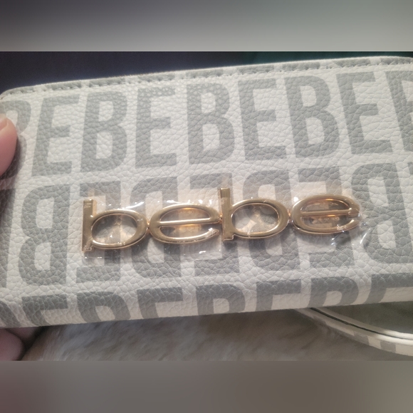 NWT bebe White/Gray with Gold Hardware. Moana Wallet - Picture 6 of 6